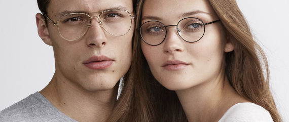 man och kvinna i glasögon