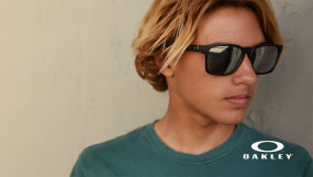 kille i oakley solglasögon